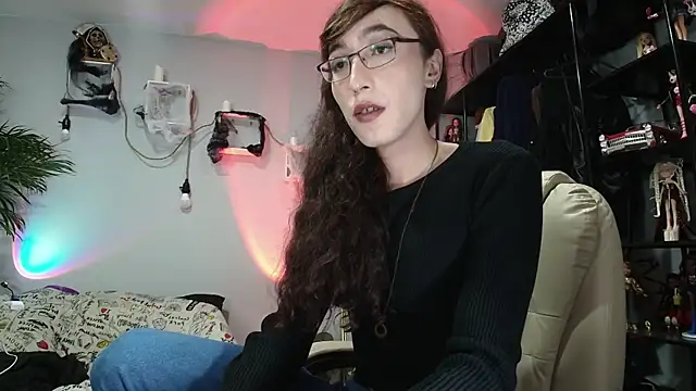 NicoleCortez online show from October 31, 6:39 am