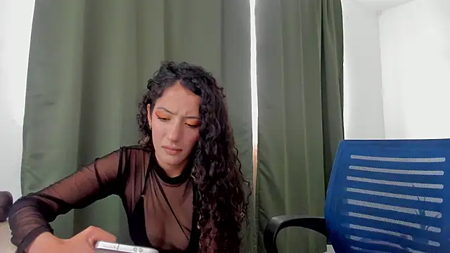 Lucia Fuster online show from July 12, 9:04 pm