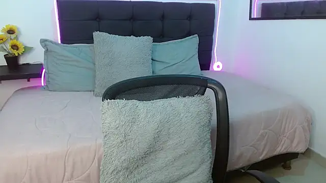 vaness weet online show from March 10, 9:41 pm