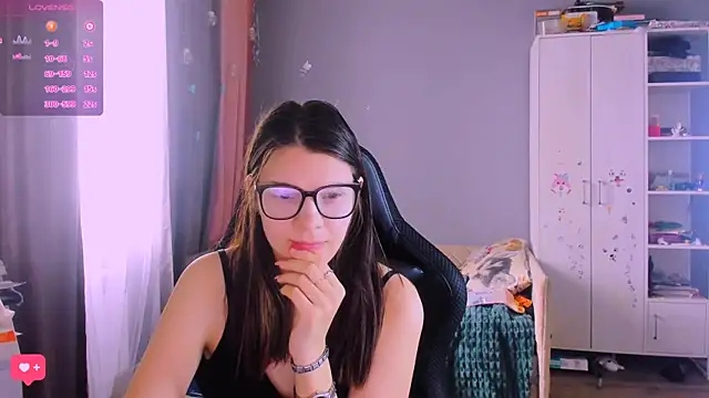 MollyLollipop online show from March 6, 5:13 am