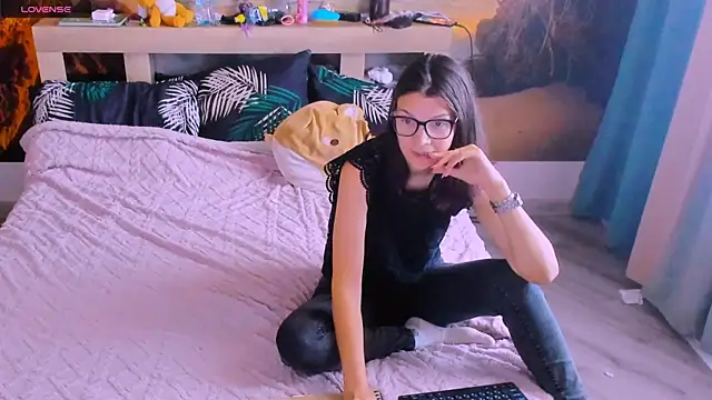 MollyLollipop online show from July 2, 3:06 am