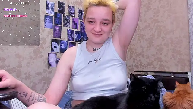hotty LInn online show from October 9, 8:13 pm