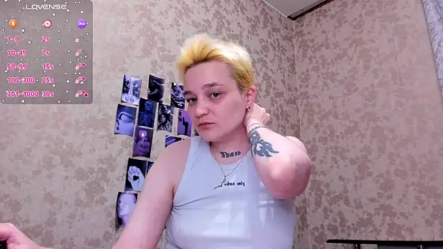hotty LInn online show from October 6, 9:08 pm