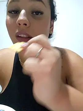 Snapshot of LizzRouse chatting on October 14, 8:11 pm LizzRouse online show from October 14, 8:11 pm