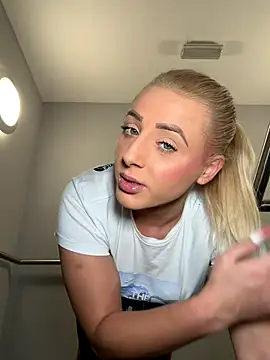 Snapshot of Strongqueen chatting on October 10, 9:20 pm Strongqueen online show from October 10, 9:20 pm