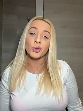 Snapshot of Strongqueen chatting on October 24, 5:09 pm Strongqueen online show from October 24, 5:09 pm