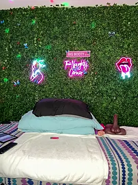 ThickAssRena online show from February 18, 8:46 am