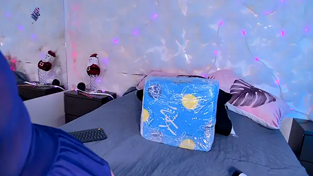 emmajohnss online show from December 20, 7:01 am