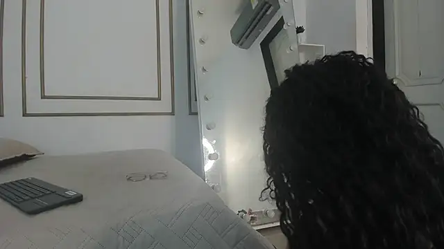 kristyl paez online show from February 2, 6:51 pm