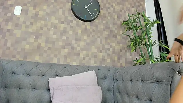 kristyl paez online show from November 1, 8:02 pm