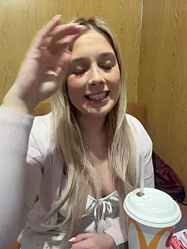 CherryAuroraa online show from March 22, 6:25 pm