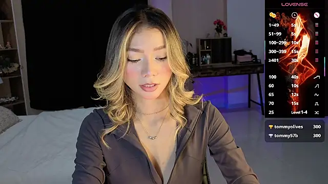 Snapshot of AmelieAxie chatting on September 9, 3:06 am AmelieAxie online show from September 9, 3:06 am