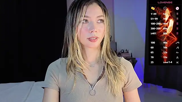 Snapshot of AmelieAxie chatting on October 27, 2:40 am AmelieAxie online show from October 27, 2:40 am