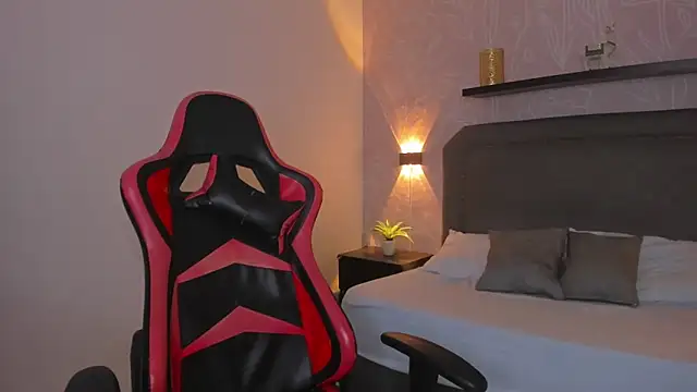 cora 22 online show from December 16, 1:17 pm