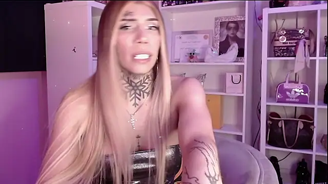 caroline cossei online show from October 3, 5:01 am