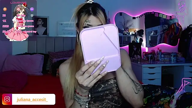 caroline cossei online show from February 4, 1:47 pm