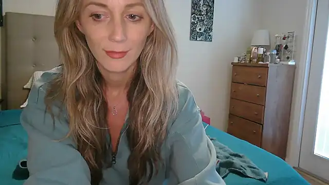 Heyitsmee33 online show from October 14, 7:27 pm