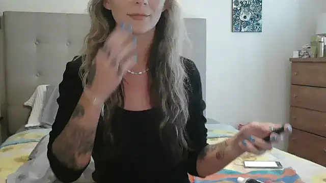 Heyitsmee33 online show from September 15, 6:15 pm