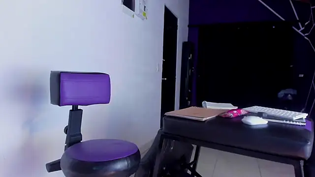 Snapshot of ink_demonxxx chatting on October 10, 2:27 am ink demonxxx online show from October 10, 2:27 am