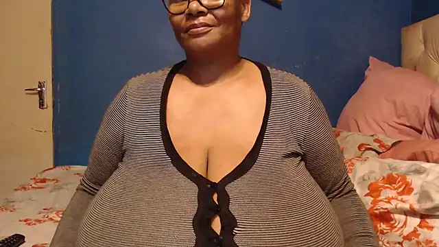 CUTEFIRMMELONSS online show from October 6, 5:07 pm