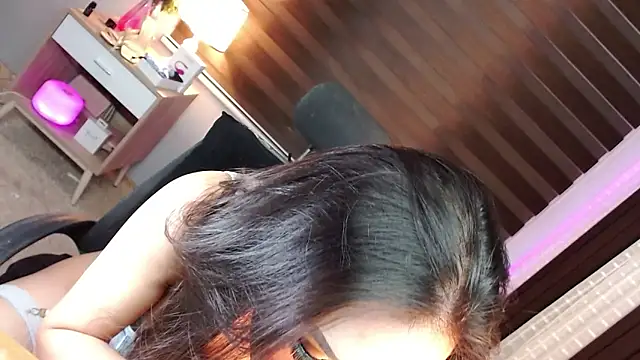 louren miles online show from February 4, 11:57 am