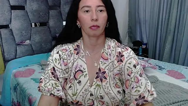 sara hott 1 online show from November 9, 10:27 pm