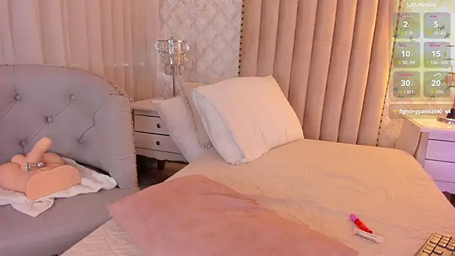 Pia Johnson  online show from September 28, 11:59 am