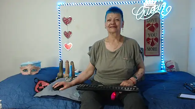 loquitaqueen011 online show from September 29, 10:26 pm