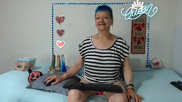 loquitaqueen011 online show from January 11, 3:50 pm