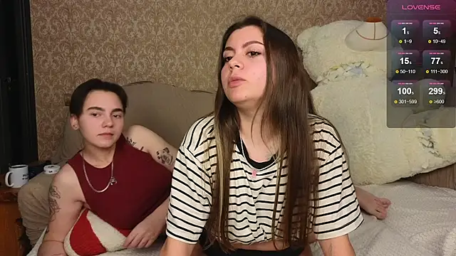 twobabesweet online show from September 28, 5:47 am