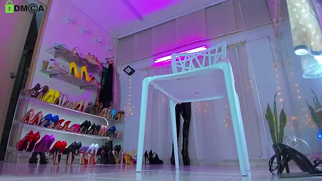 kendrarioss online show from October 24, 9:00 pm