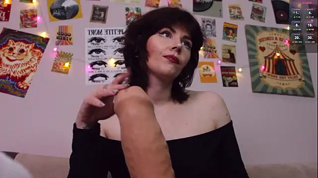 Luna Blake online show from March 26, 2:41 pm