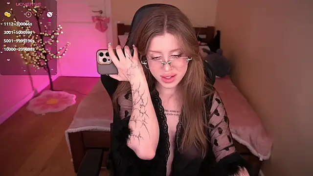 PenellopaRaw online show from March 2, 3:30 pm