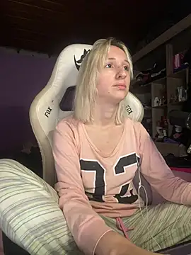 bunnydark00 online show from June 11, 4:53 am