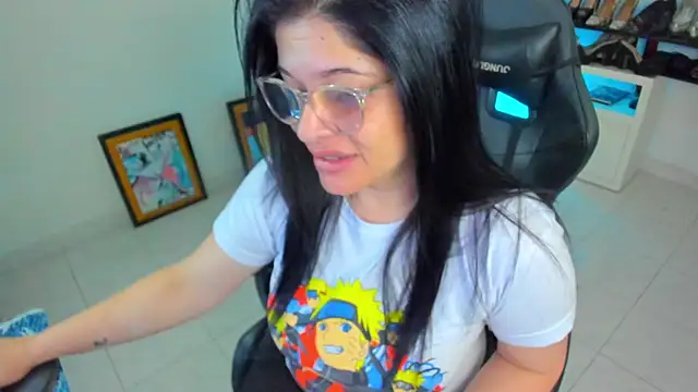 BellaFlaming online show from April 6, 10:49 am