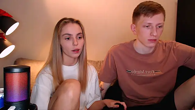 juliaanddima online show from November 9, 10:27 pm