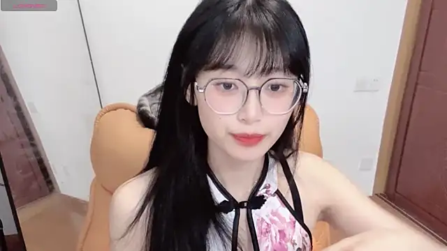 4uoki online show from October 11, 5:04 pm