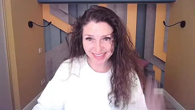 EllaLong online show from February 10, 12:30 pm