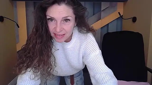 Snapshot of EllaLong chatting on October 21, 11:36 am EllaLong online show from October 21, 11:36 am