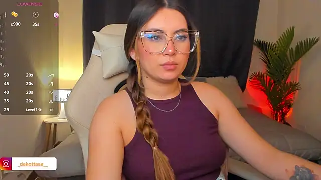 dakottaa  online show from February 18, 12:10 am