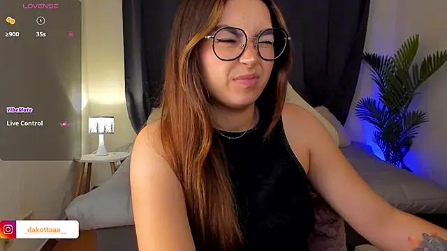 dakottaa  online show from September 18, 11:36 pm