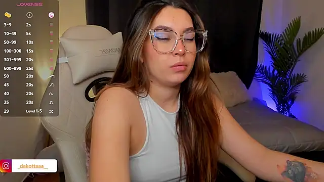 dakottaa  online show from November 14, 12:21 am