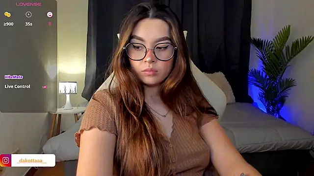 dakottaa  online show from October 6, 11:09 pm