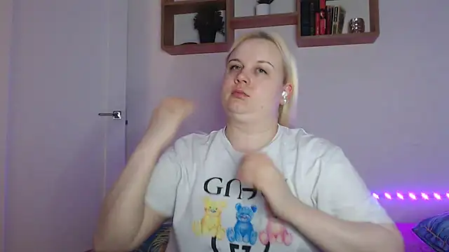 Karolina love  online show from February 17, 1:05 am