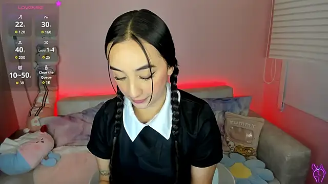 tinysara online show from March 6, 4:24 pm