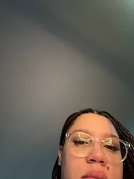 QueenNuttCollector online show from November 30, 1:32 am