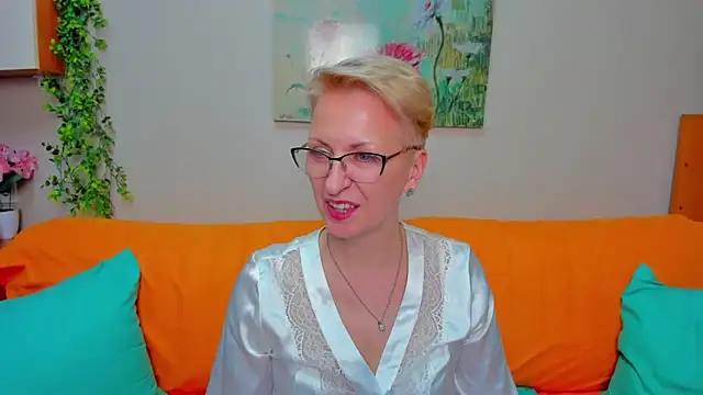 iamyourdream89 online show from April 15, 7:58 pm