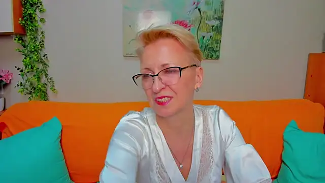 iamyourdream89 online show from April 15, 7:25 pm