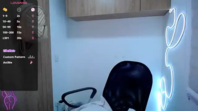 Danna Ross  online show from December 13, 9:10 pm