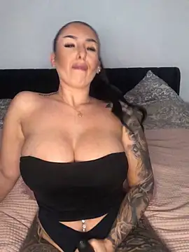 Mia-Bremer online show from December 17, 7:12 am